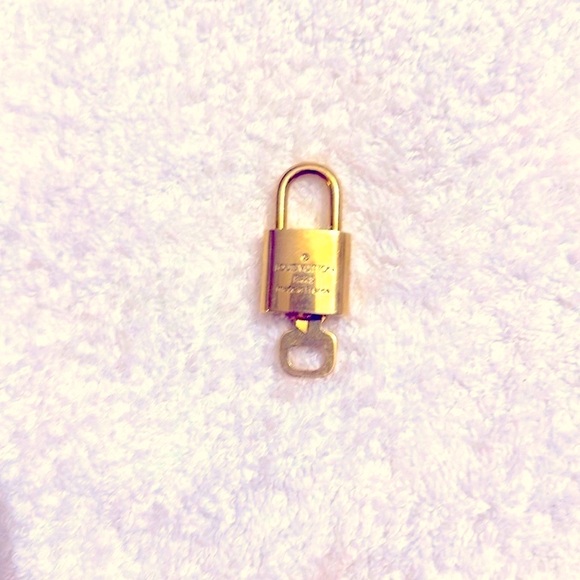 Louis Vuitton Gold Padlock Charm - Picture 2 of 3